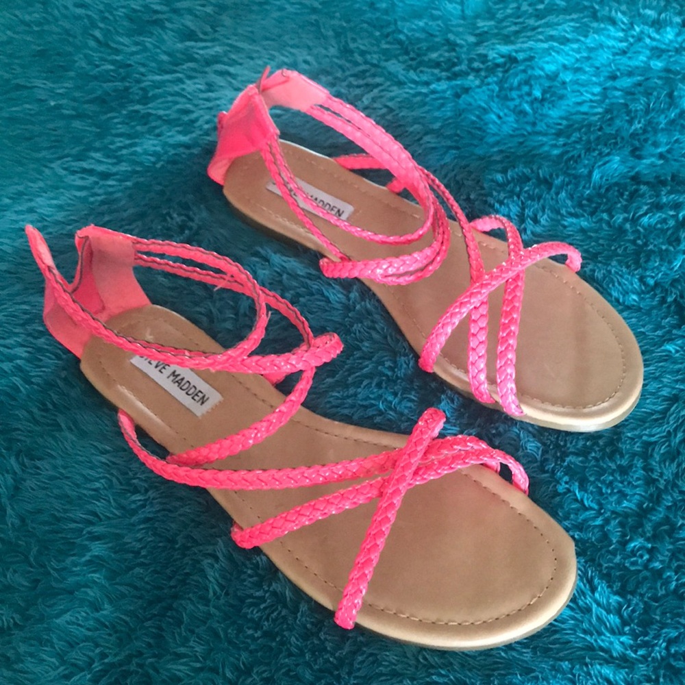 Scrappy Steve Madden sandals